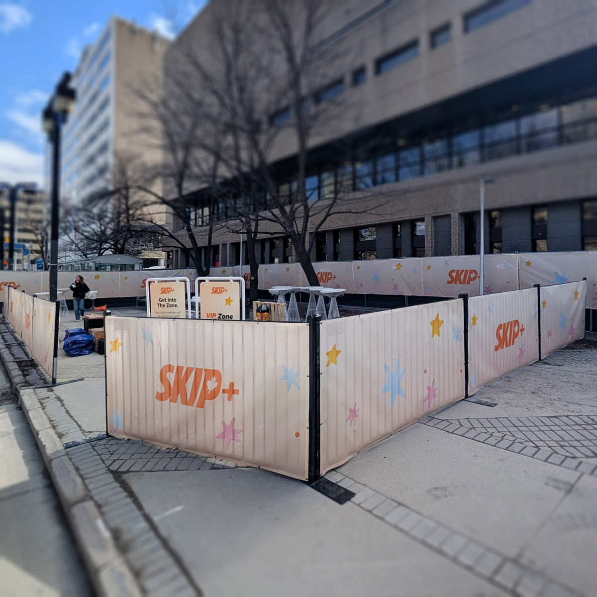 mesh banner, fence banner, mesh banner Winnipeg, wind resistant banner, fence banner Winnipeg, mesh banner Manitoba, construction banner, construction fence banner Winnipeg, construction fence banner Manitoba